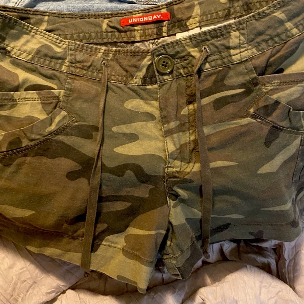 Camo shorts size 7 juniors